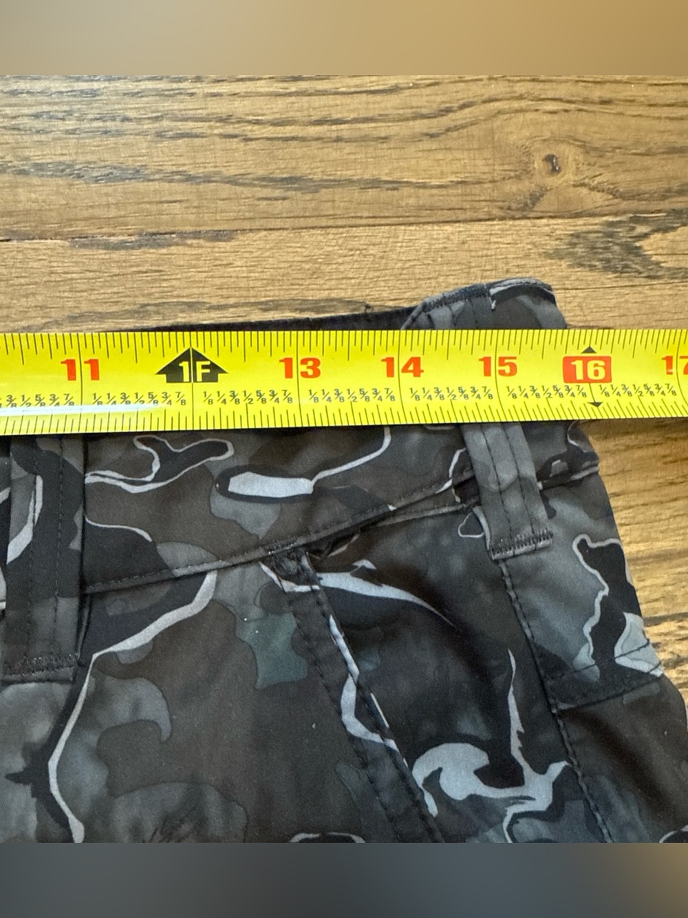 Men’s HUK Low Country Performance Fishing Shorts Black Gray Camo 6” Inseam S - Picture 6 of 6